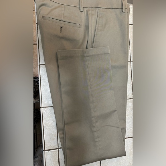 Haggar Iron Free Premium Men's Khaki Pants - Picture 4 of 4